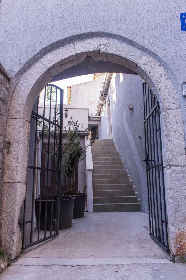Apartment Old Town Mariolina Krk Town Exteriör bild